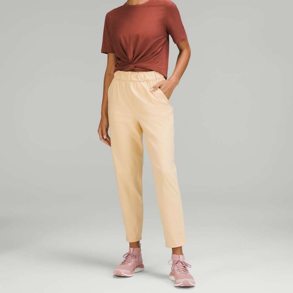 Lululemon Stretch High-Rise Pant 7/8 Length Size 4 in Prosecco